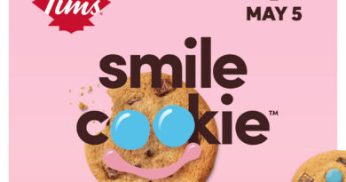 Tim Hortons week-long Smile Cookie campaign returns on April 29 with 100% of proceeds from each cookie sold donated to local charities and community groups (CNW Group/Tim Hortons)