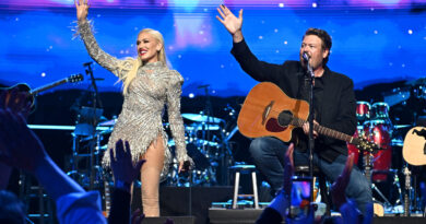 Gwen Stefani and Blake Shelton perform at the 27th annual Keep Memory Alive Power of Love gala in Las Vegas. Credit Bryan Steffy/Getty Images.
